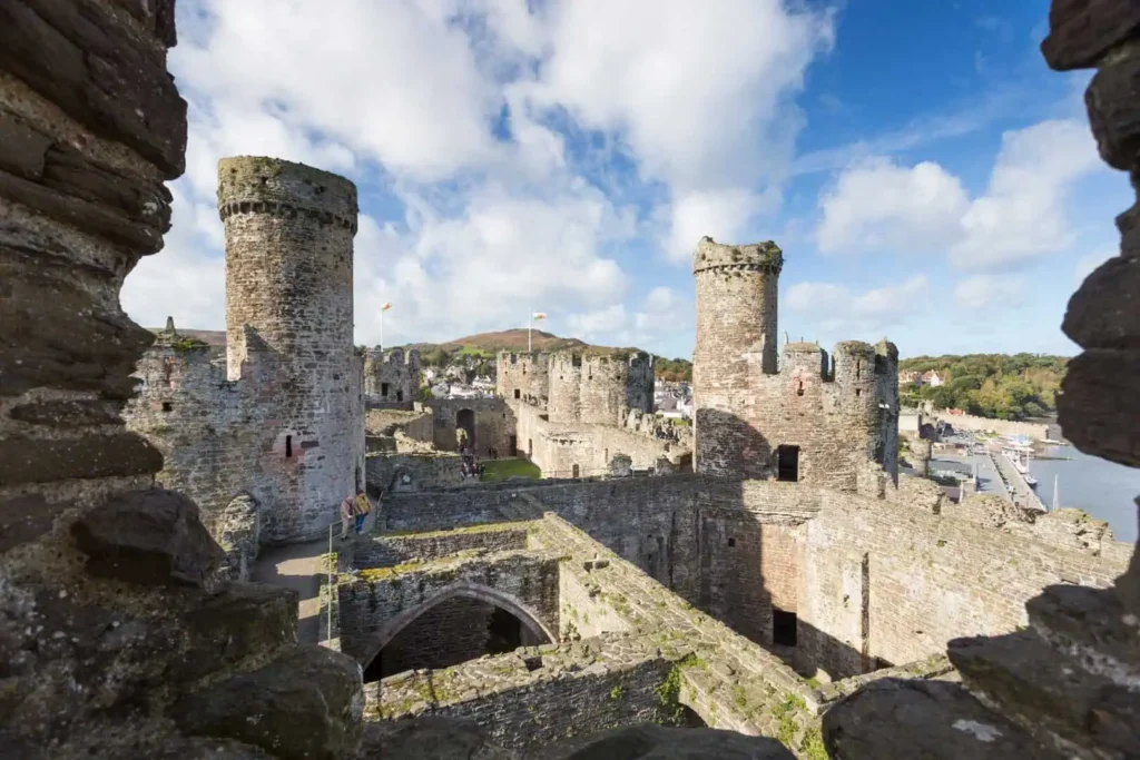Conwy Valley Getaway | 36890 ncx vh08 1718 0270 web optimised 1920px Overlooking the full length of Conwy Castle on a sunny day