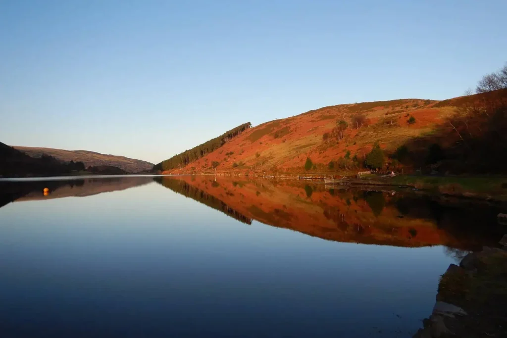 Conwy Valley Getaway | 2048px Fading light on the shores of Llyn Geirionydd geograph.org .uk 6355130