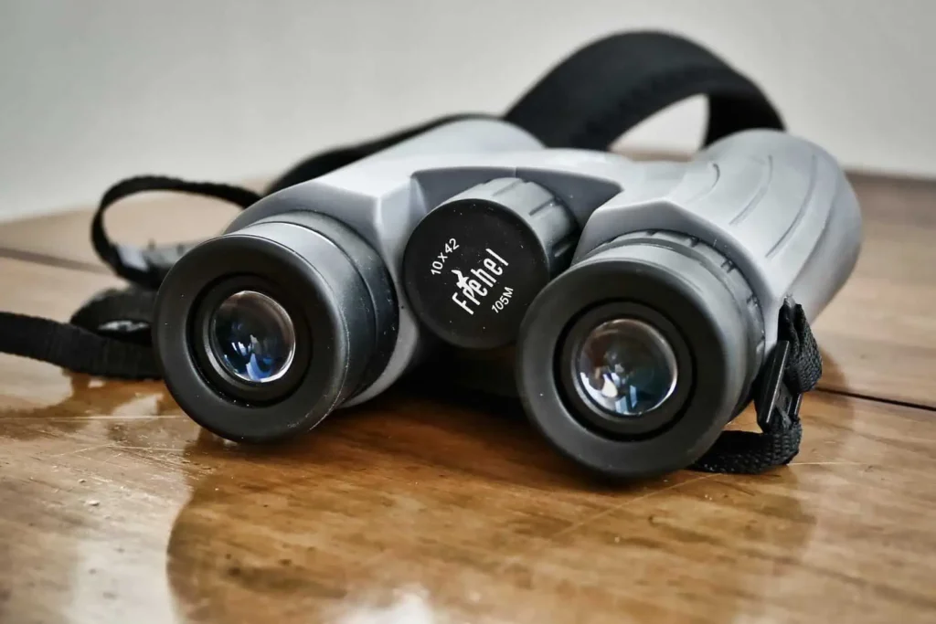 Conwy Valley Getaway | binoculars 3643343 1920