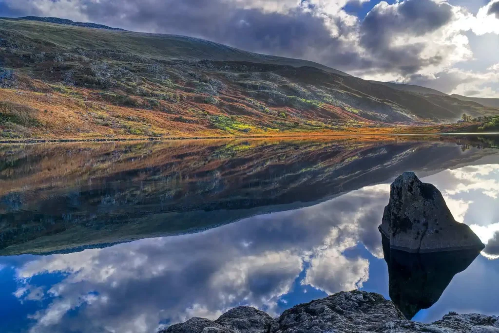 Conwy Valley Getaway | nature 7005528 1920 Close-up of Llyn Ogwen in Eryri National Park reflecting the surrounding mountains.