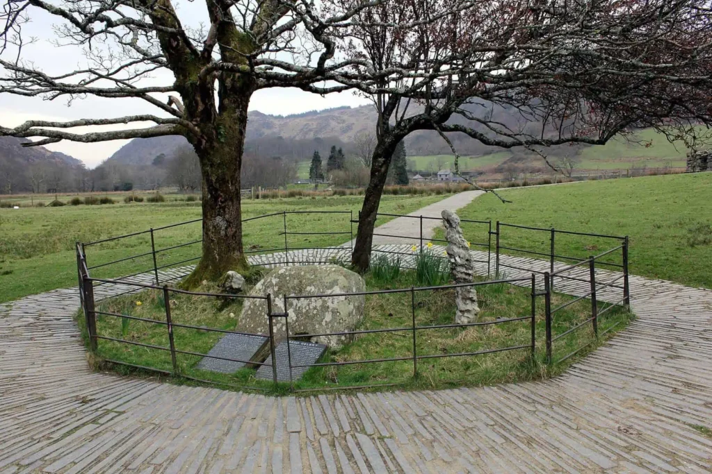 Showing Gelert's grave in Beddgelert