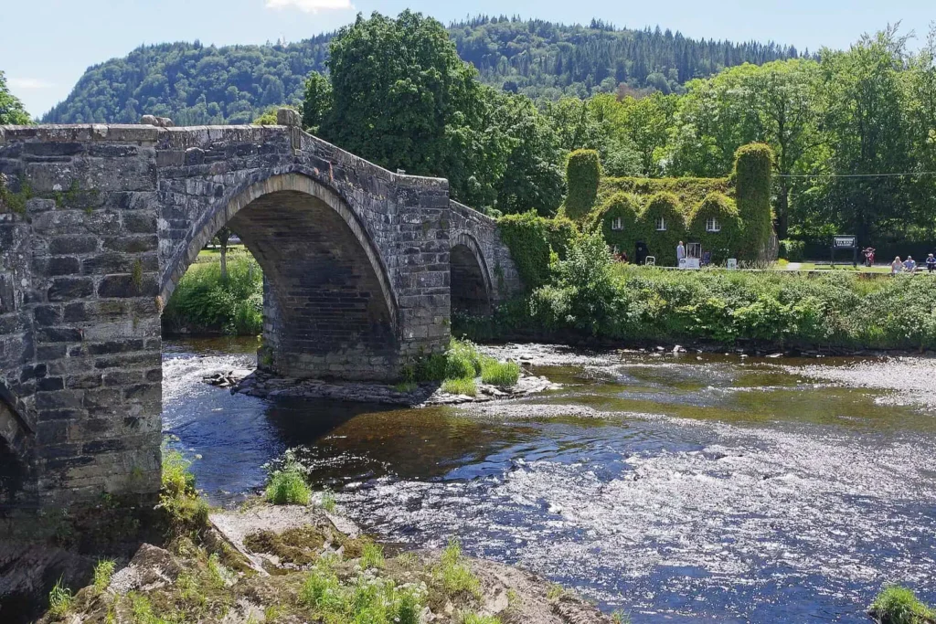 Conwy Valley Getaway | 2048px Pont Fawr Llanrwst geograph.org .uk 7805488