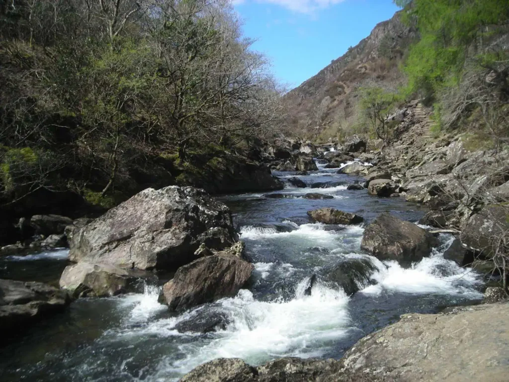 Conwy Valley Getaway | 2048px The Fishermans Path geograph.org .uk 4922672