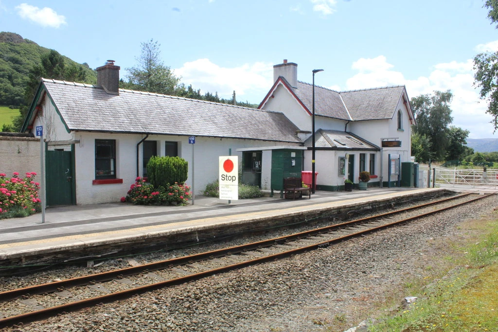 Conwy Valley Getaway | Tal y Cafn station geograph 6529303